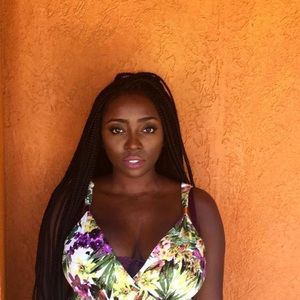 Meet your Posher, Danielle